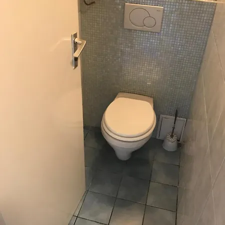 Karintia Gyoengye * شيفلينغ آم سي